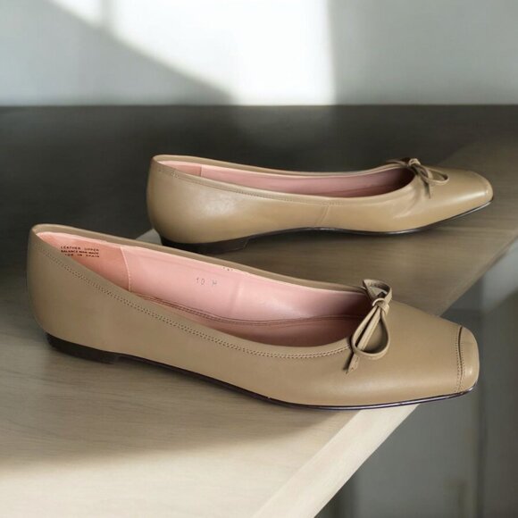 NWOT TALBOTS  (10M)  Ballet Flats Low Heel in Tan Pretty Bow Cap Toe Flats - Picture 1 of 7